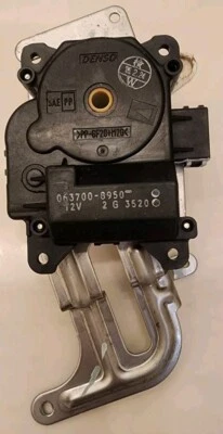 Оригинальная заслонка управления вентиляционными отверстиями привода двери Honda Element 2003 - 2006 годов выпуска Denso - Изображение 1 из 3