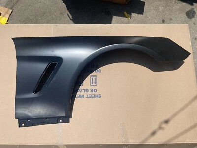 Guardabarros derecho nuevo OEM 13-16 MERCEDES-BENZ CLASE SL R231 W231 A2318810401 Foto 1 de 3