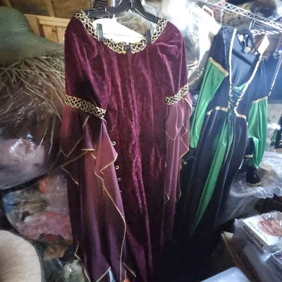 VESTIDO MEDIEVAL BROCADO CALIDAD TEATRAL Foto 1 de 4