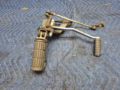 Kawasaki Vulcan 900 VN900 VN 900 2007 juego trasero izquierdo y reposapiés de palanca de cambios Foto 1 de 4