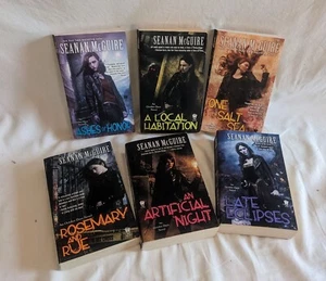 Posten von 6 Seanan McGuire October Daye Büchern Taschenbuch (Titel in Beschreibung) - Bild 1 von 4