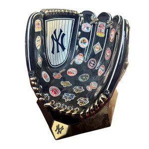 New York Yankees Dynasty Trophy Commemorative Danbury Mint Keramik Handschuh. - Bild 1 von 8