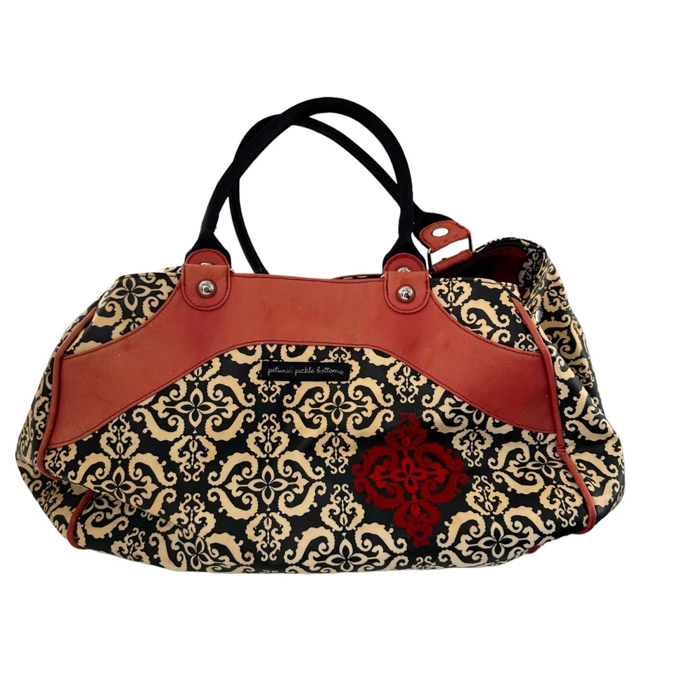 Bolso de Pañales Petunia Pickle Bottom Nostálgico Fin de Semana Bolso Bordado Fez Leer Foto 1 de 4