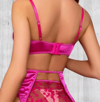 Conjunto de lencería sujetador y braguita corazones bordados encaje cadena satinado rosa de 3 piezas PERSONALIZADO Foto 1 de 4