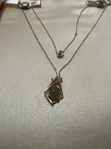 "Collar colgante vintage natural de 20"" de jade verde de oro amarillo de 14 k" - Imagen 1 de 8
