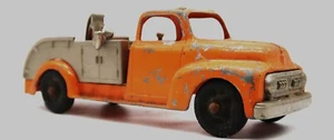 Vintage 1950s Hubley Kiddie Toy Red Tow Truck Wrecker w Swivel Boom #452 - Picture 1 of 16