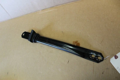 Jaguar XE 2017 soporte de barra de torre de puntal R755 Foto 1 de 4