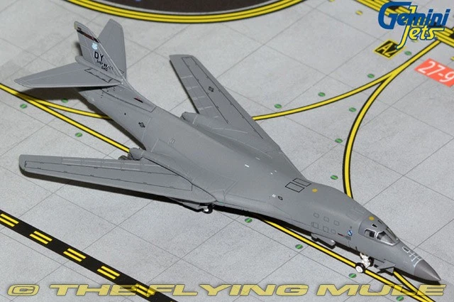 GeminiJets 1:400 B-1B Lancer USAF 489th BG, 345th BS Desperados #86-0140 - Image 1 of 1
