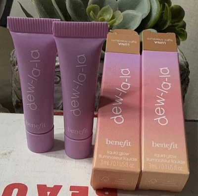 2 benefit Dew-La-La Liquid Glow LUNA Light-Medium - 3ml / 0.1 fl oz | MINI size - Image 1 of 3