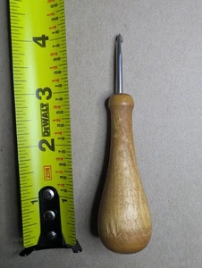 Vintage  Rug Hooking Tool, Wood Handle in great Condition! - Picture 1 of 1