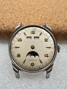 RARO RELOJ ZODIAC 1957 VINTAGE DÍA/FECHA/MES FASE LUNAR ACERO INOXIDABLE PARA HOMBRES - Imagen 1 de 14