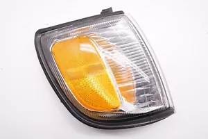 1999-2002 Toyota 4Runner Corner Light Turn Signal Park Lamp - Right Side - Picture 1 of 9