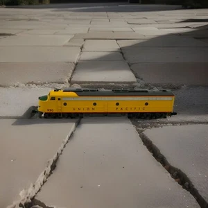 N Life-Like E8 Diesel Locomotive 7173 Union Pacific Railroad UP 930 - Picture 1 of 12