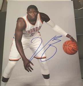 Autogramm Victor Oladipo Oklahoma City Thunder 11x14 Foto mit Echtheitszertifikat - Bild 1 von 1