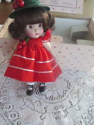 GINNY by VOGUE - Caja con certificado de autenticidad serie Kindergarten EDICIÓN LIMITADA Tiny Miss Foto 1 de 3