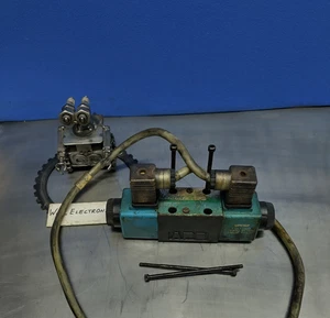 Vickers DG4V-3S-6C-M-U-B5-60 Hydraulic Valve =From Running Machine= - Picture 1 of 11