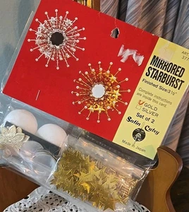 NOS Vintage Satin süß verspiegelt Starburst Weihnachtsschmuck 2er Set  - Bild 1 von 4