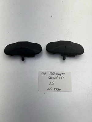 Boquilla parabrisas delantera izquierda y derecha Volkswagen Passat 2012-2015 OEM. Foto 1 de 4