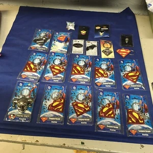 Lot 20 Of Detail DC Comics Keychains & Pins Superman Harley Quinn - Picture 1 of 5