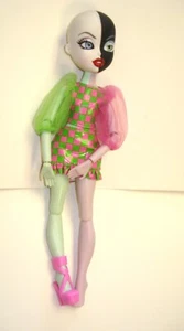 Bratzillaz Switch A Witch Doll FUNKY CLOTHES Lime Pink Clothes - Picture 1 of 2