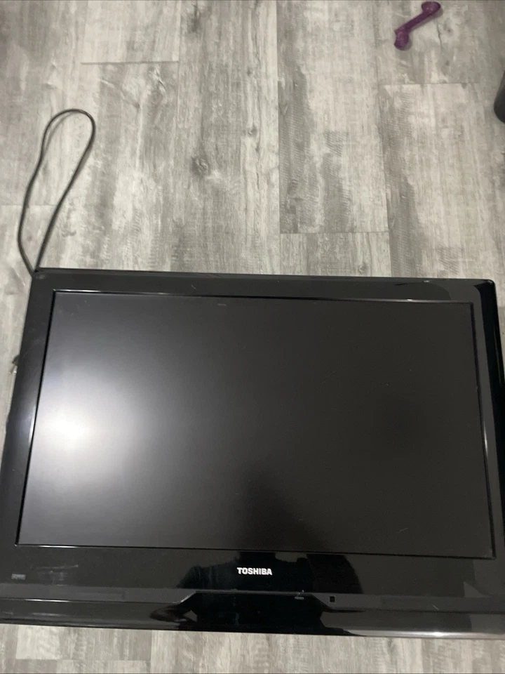 Toshiba 32AV500U 32" 720p HD LCD Television - Image 1 of 1