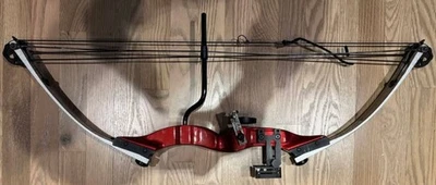 Hoyt Banshee Youth Compound Bow with sight included - Image 1 of 4