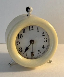 Reloj Celuloide Pequeño Redondo Hecho en Alemania - NO FUNCIONA - PARA REPUESTOS - Imagen 1 de 5