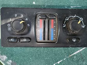 03-09 GMC Envoy Dual Zone Heat AC HVAC Control Unit OEM 10395426 GM Used - Picture 1 of 5