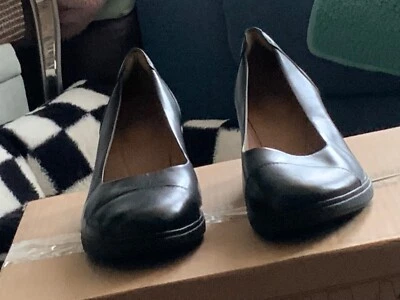 new without box Clarks unstructured leather wedge court shoes size 7 black - Image 1 of 4