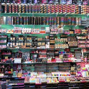 Joblot Makeup Beauty cosmetics Elizabeth Arden L’Oreal Maybelline rimmel 25 item - Picture 1 of 1