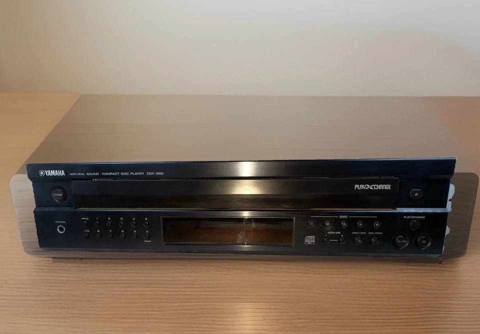 Yamaha CDC-685 5 Disc CD Changer Playxchange  Tested ✅ "No Remote" - Image 1 of 4