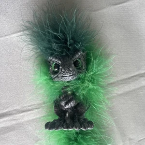 IMAGINATION ADOPTORIUM Drabbit Fantasy Hombro Marioneta Albert Alfaro Verde - Imagen 1 de 9