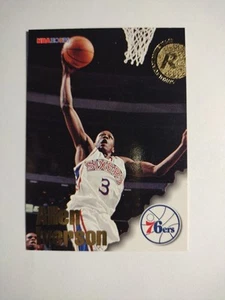1996-97 NBA Hoops #295 Allen Iverson RC Rookie Philadelphia 76ers HOF - Foto 1 di 2