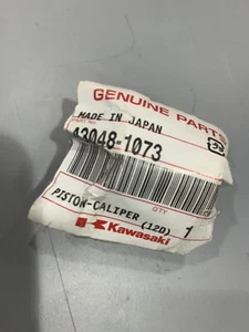 GENUINE OEM KAWASAKI W650 ER6N ER6F ER5 W8 FRONT BRAKE CALIPER PISTON 43048-1073 - Picture 1 of 1