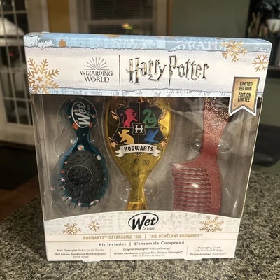NEW  HARRY POTTER WET BRUSH 3 PC HOGWARTS LIMITED EDITION GIFT SET  - Image 1 of 4