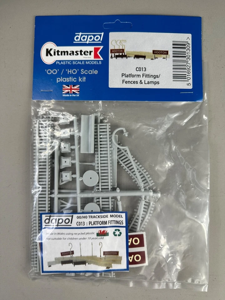 Dapol Kitmaster C013 PLATFORM FITTINGS/FENCES & LAMPS  Plastic Kit OOHO SCALE - Image 1 of 1