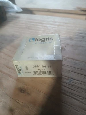 New Parker Legris 0661 04 11 Sleeve Valve, 1/8 In Fnpt X Mnpt - Image 1 of 4