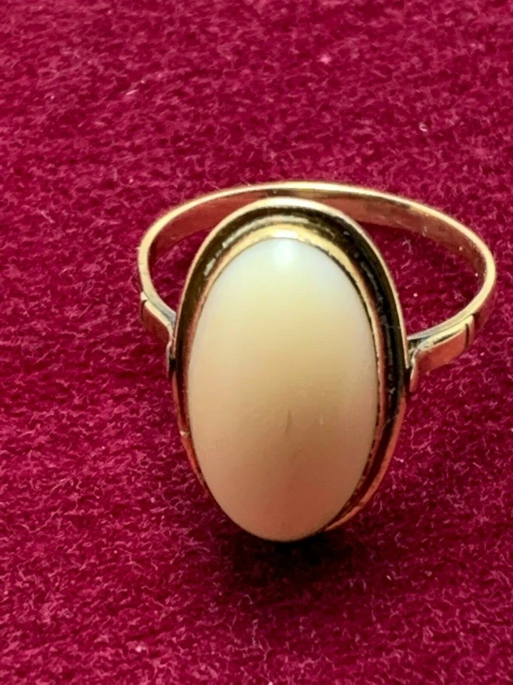 One Of A KIND. ANTIQUE 14K YELLOW GOLD ANGEL SKIN CORAL LADIE'S RING SIZE 9 - Image 1 of 4