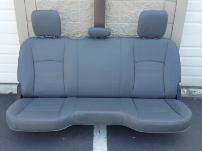 Dodge Ram 1500 2500 3500 5500 2019-2024 doble cabina asiento trasero gris banco de vinilo Foto 1 de 4