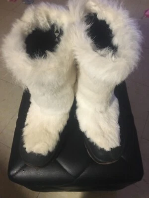 Botas de piel de conejo blancas ULU para mujer talla 6 1/2 Foto 1 de 4