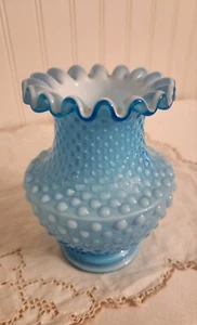 Vintage KANAWHA GLASS Blue Hobnail Cased Glass Crimped Rim Vase - Afbeelding 1 van 6