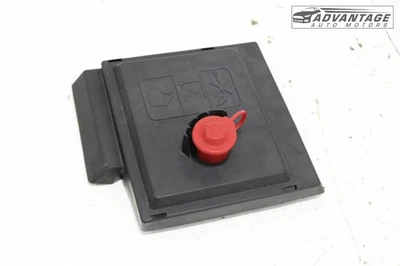 2017-19 CHEVY SILVERADO 2500 HD ENGINE COMPARTMENT FUSE BOX BLOCK TOP COVER OEM - Image 1 of 4