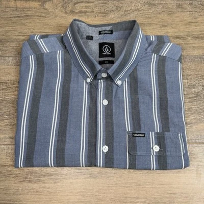 Volcom Mens Short Sleeve Button Down Shirt SIze Large Vertical Striped B18 - Image 1 of 4