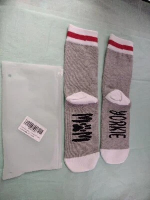 1 par de calcetines Yorkie Mom grises, blancos, negros y rojos Foto 1 de 4