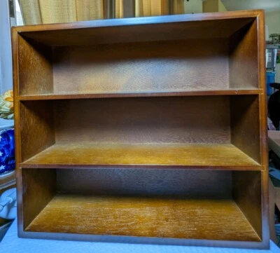 Colección Hamilton 2013 de madera con 3 estantes ronroneo-té perfecto-exhibición de curiosidades ligera Foto 1 de 4