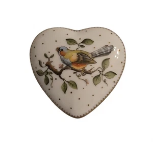 Caja de porcelana en forma de corazón Anna Weatherley Designs pájaro en rama - Imagen 1 de 9