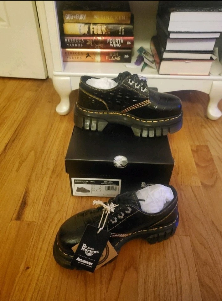 Vintage Dr Doc Martens 1461 Combat Shoes Air Wair Leather Made in England Mens 4