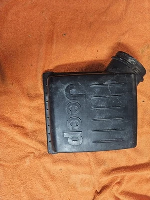 1999-2004 Jeep Grand Cherokee Air Filter Cover - Image 1 of 2