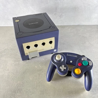 NINTENDO GAMECUBE CONSOLE Viola Con CONTROLLER + CAVI - Immagine 1 di 4