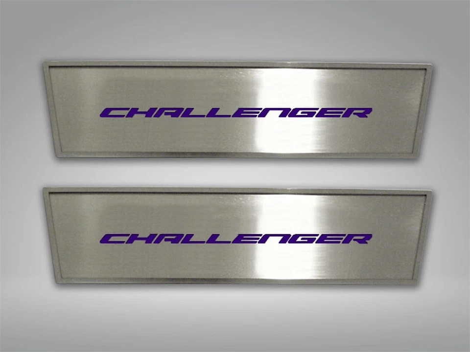 Placas de placa de puerta de 2 piezas [incrustación púrpura "Challenger"] aptas para Dodge Challenger 2008-2014 Foto 1 de 1